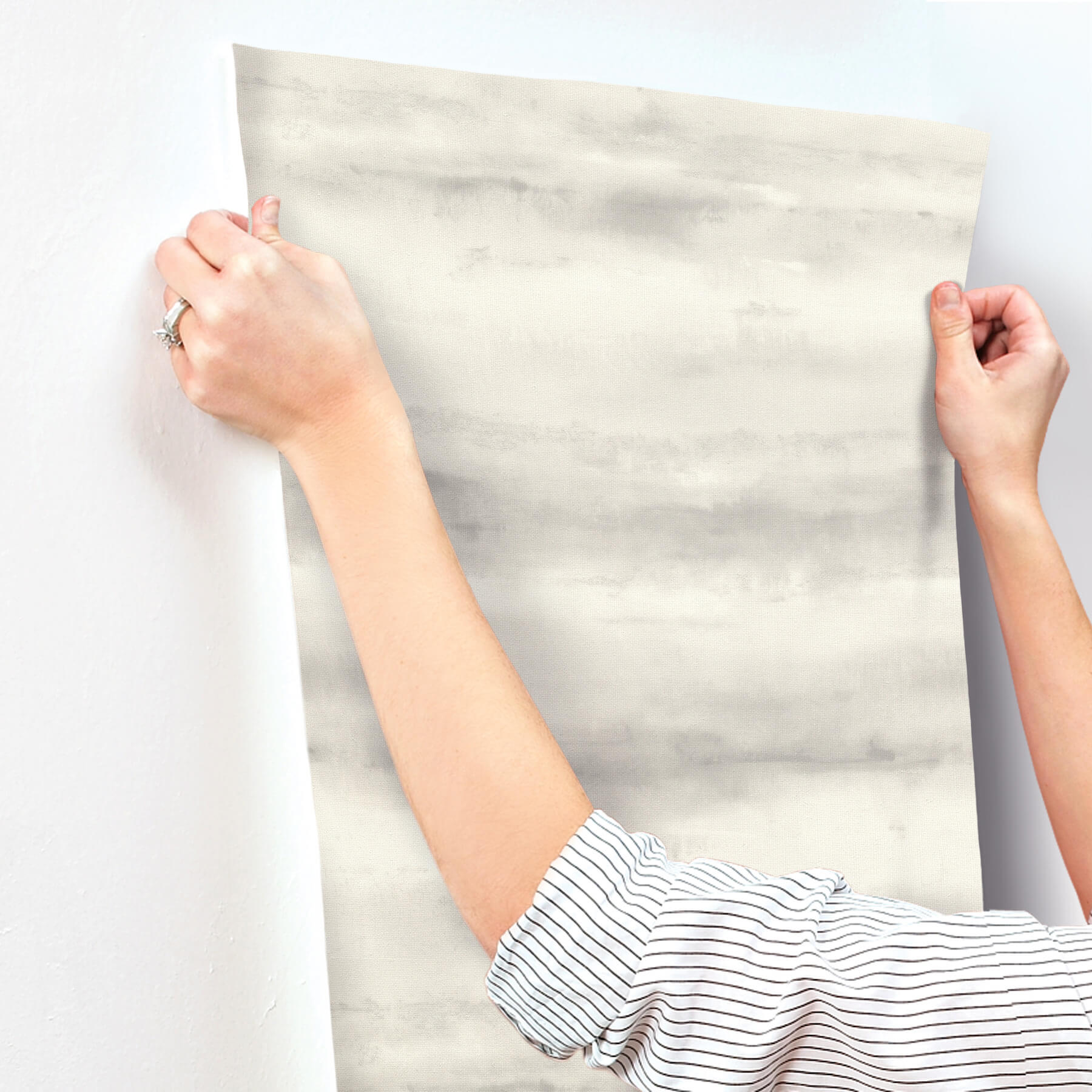 ayla-grey-abstract-stripe-wallpaper-york-wallcoverings-4202-481686 - York Wallcoverings Papel pintado
