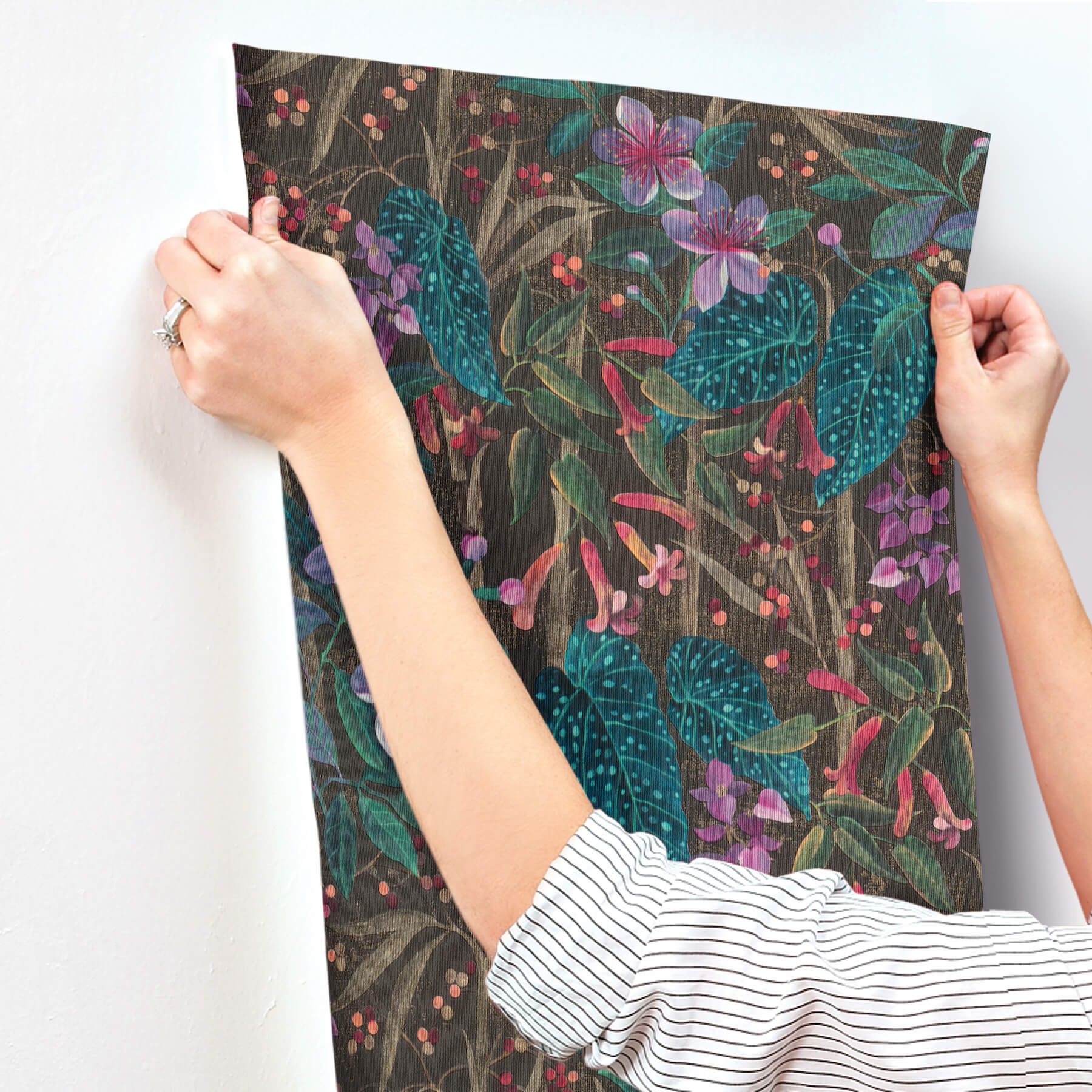 kalina-black-floral-fruits-wallpaper-york-wallcoverings-4202-538236 - York Wallcoverings Papel pintado