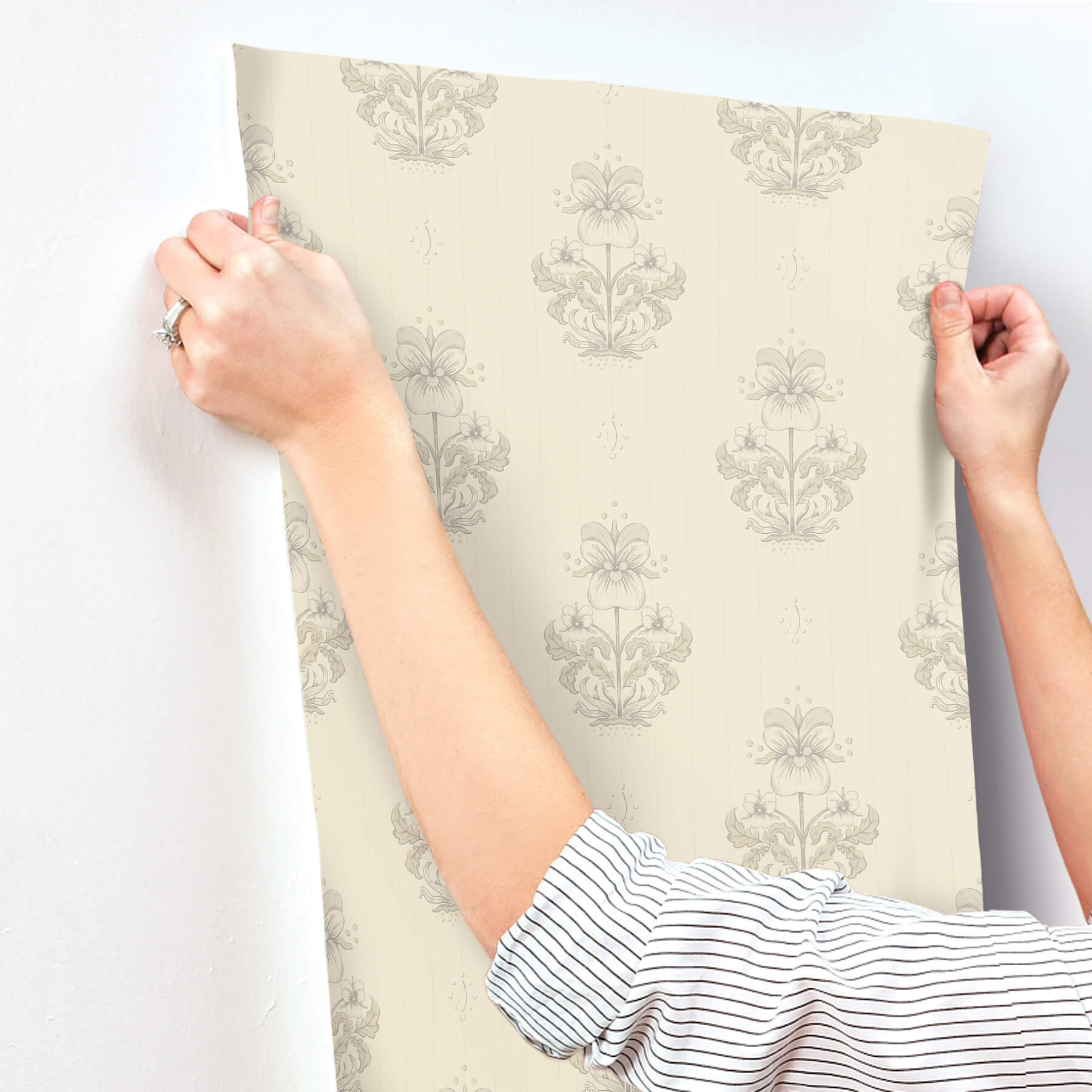gullvie-cream-pansies-wallpaper-york-wallcoverings-4201-48006 - York Wallcoverings Wallpaper
