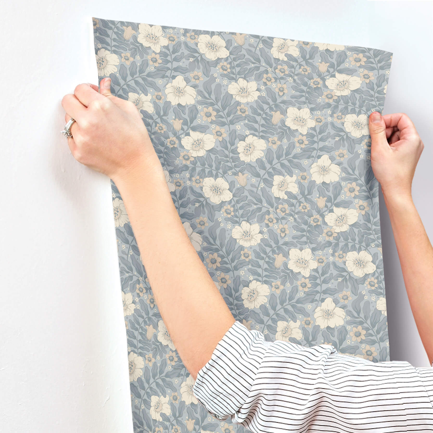 maggan-blue-floral-trail-wallpaper-york-wallcoverings-4201-48023 - York Wallcoverings Wallpaper
