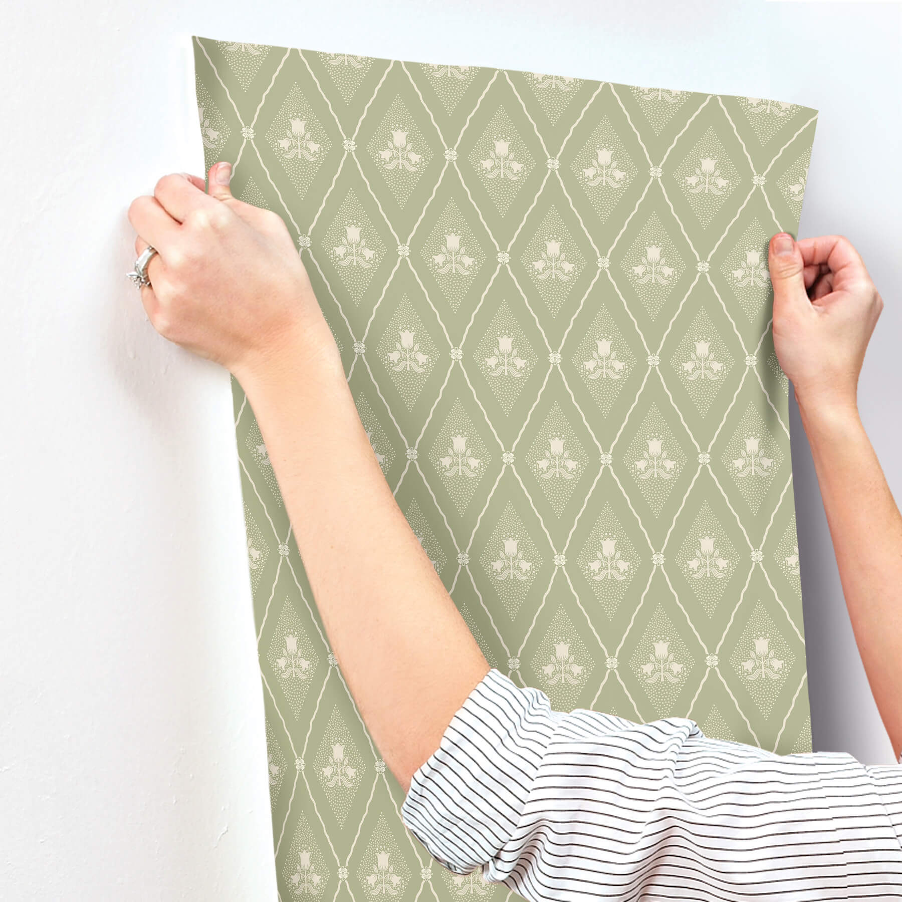 alma-moss-diamond-floral-wallpaper-york-wallcoverings-4201-48030 - York Wallcoverings Wallpaper