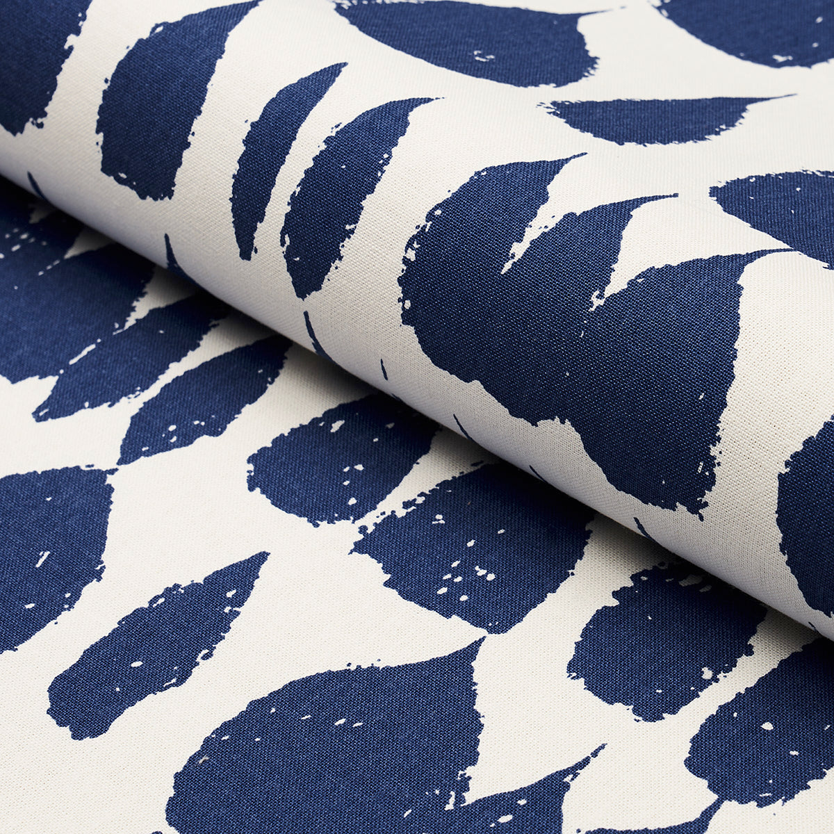 QUEEN-OF-SPAIN-NAVY-SCHUMACHER-175208
