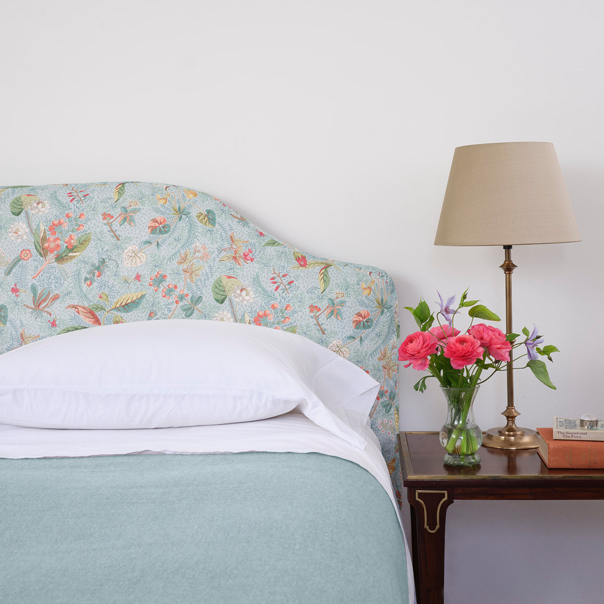 BLACKWELL-LINEN-SKY-SCHUMACHER-180091