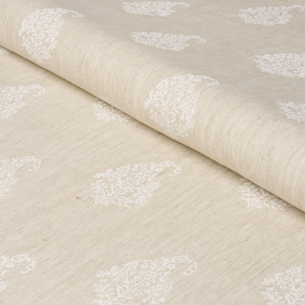 KERALA-PAISLEY-WHITE-ON-NEUTRAL-SCHUMACHER-181350