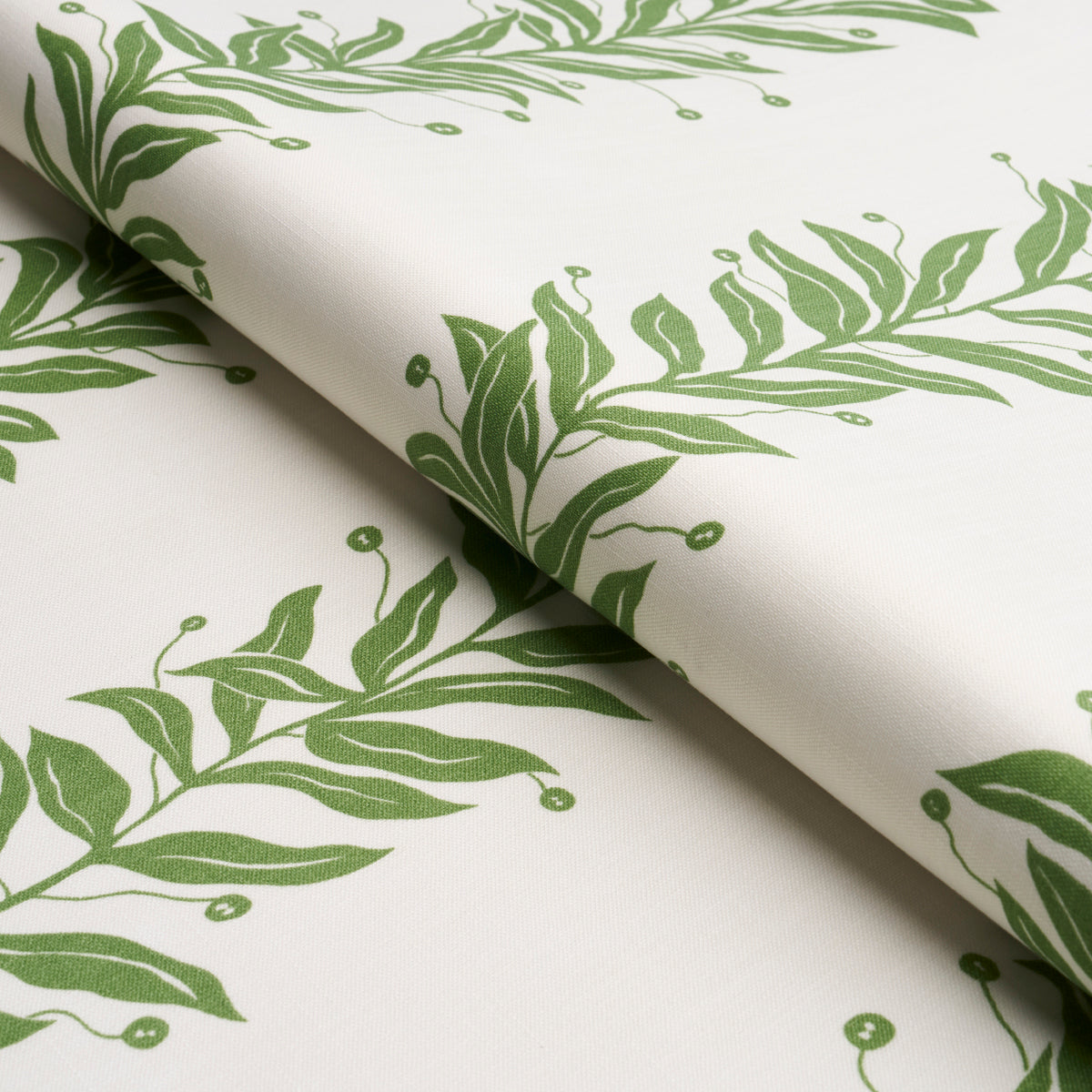 TENDRIL-STRIPE-INDOOR-OUTDOOR-LEAF-SCHUMACHER-181672
