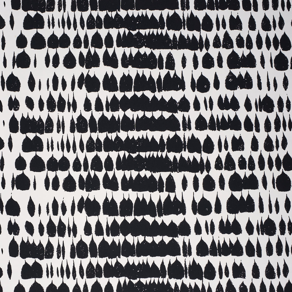 QUEEN-OF-SPAIN-BLACK-SCHUMACHER-5005881