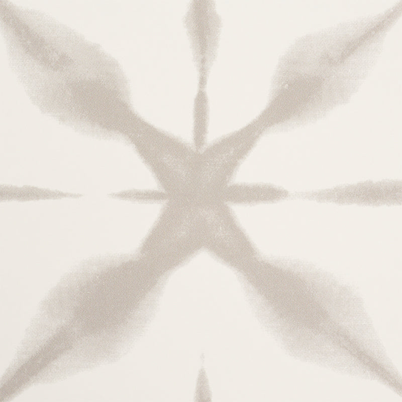ANDROMEDA-SMOKE-SCHUMACHER-5010571
