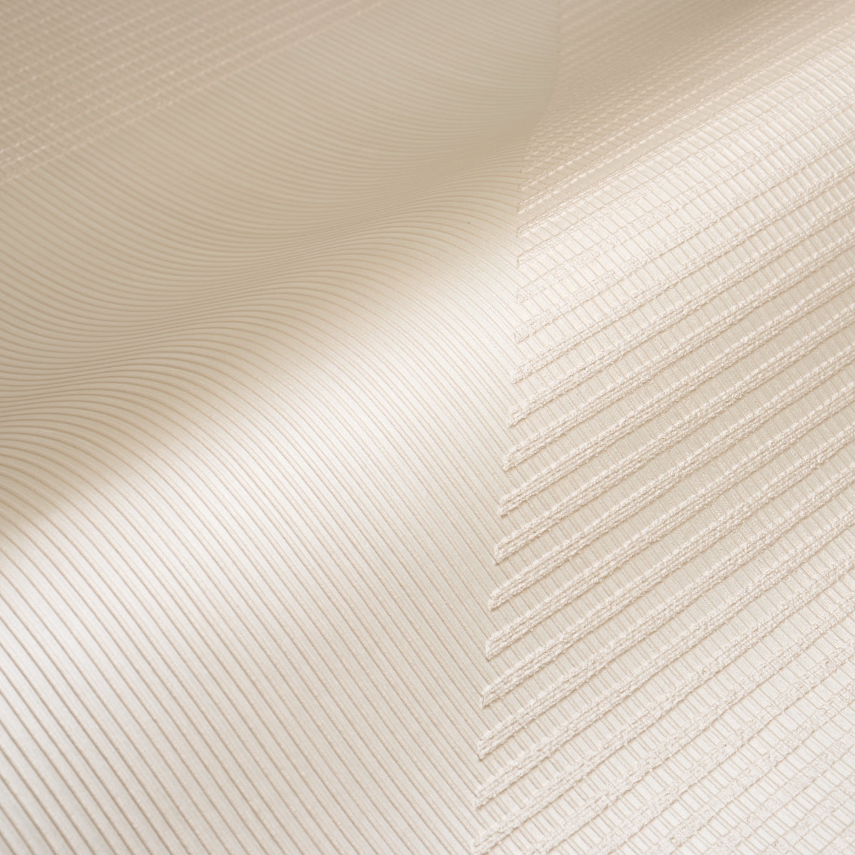 HAND-COMBED-TRIANGLES-PEARLESCENT-SCHUMACHER-5016520