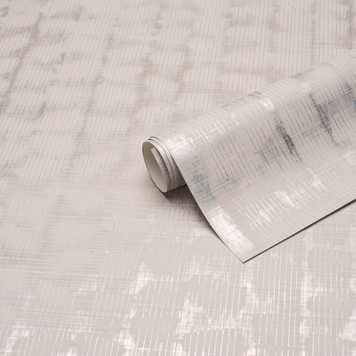 RUNE-PINSTRIPE-WALLCOVERING-SILVER-SCHUMACHER-5017430