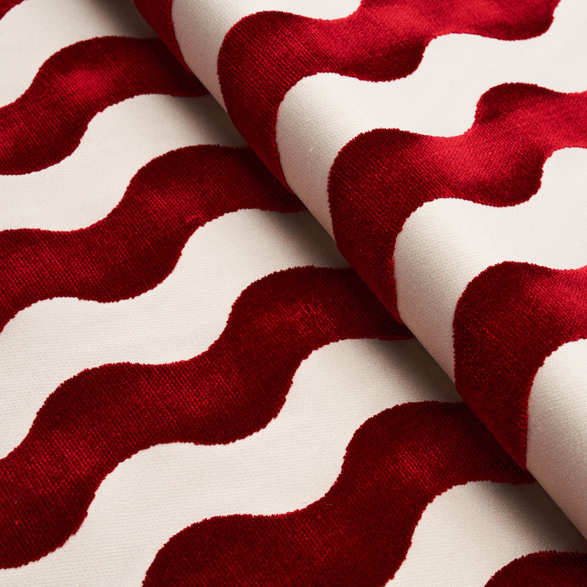 THE-WAVE-VELVET-RED-SCHUMACHER-69427