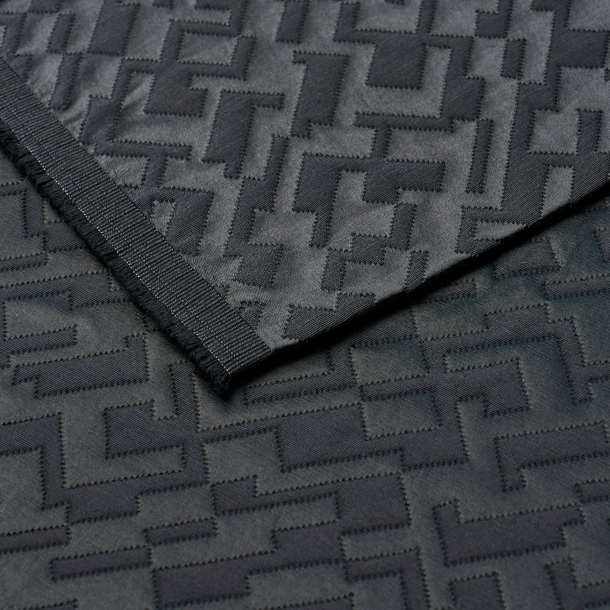 SALON-MATELASS-SATIN-EBONY-SCHUMACHER-71190