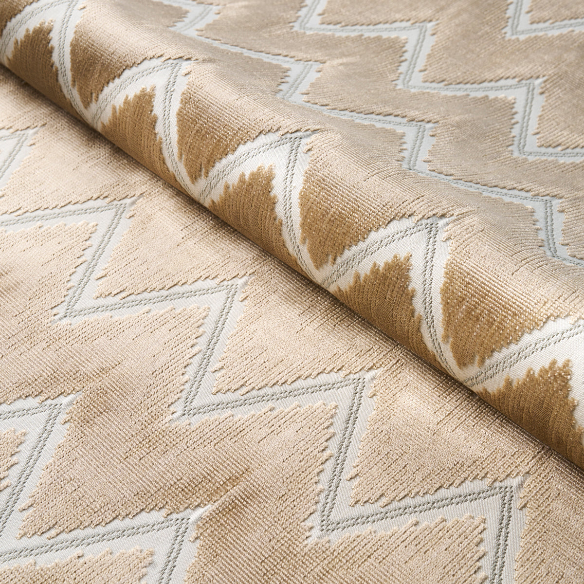 CHEVRON-VELVET-GOLD-SCHUMACHER-72845
