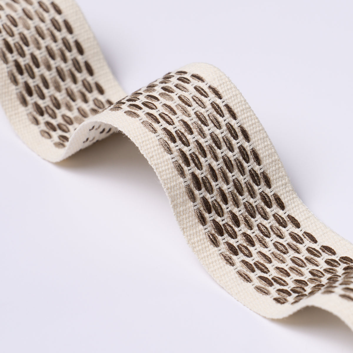 PORTOLA-TAPE-INDOOR-OUTDOOR-PEBBLE-SCHUMACHER-79427