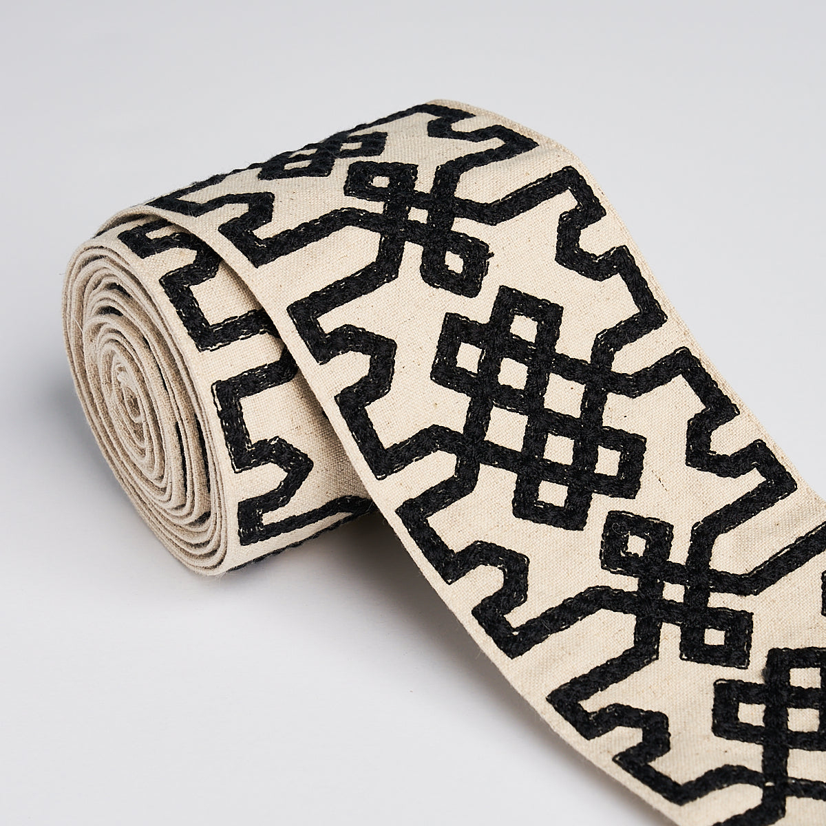 KNOTTED-TRELLIS-TAPE-BLACK-ON-UNBLEACHED-SCHUMACHER-80880