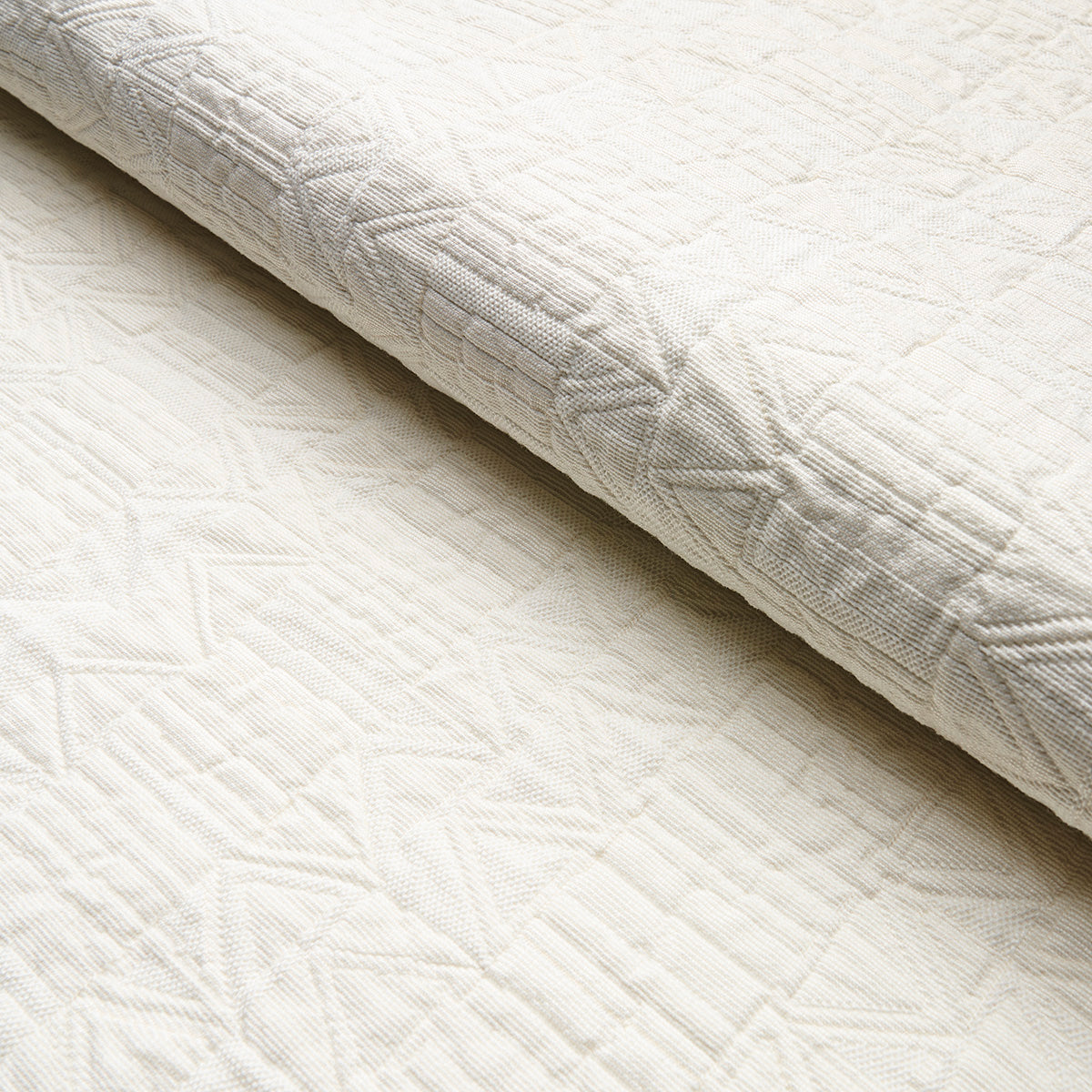 BIZANTINO-QUILTED-WEAVE-IVORY-SCHUMACHER-82021