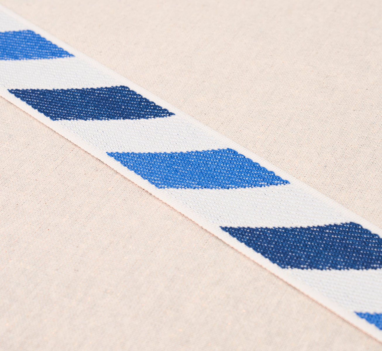 AIRMAIL-I-INDOOR-OUTDOOR-TAPE-BLUE-AND-BLUE-SCHUMACHER-82421