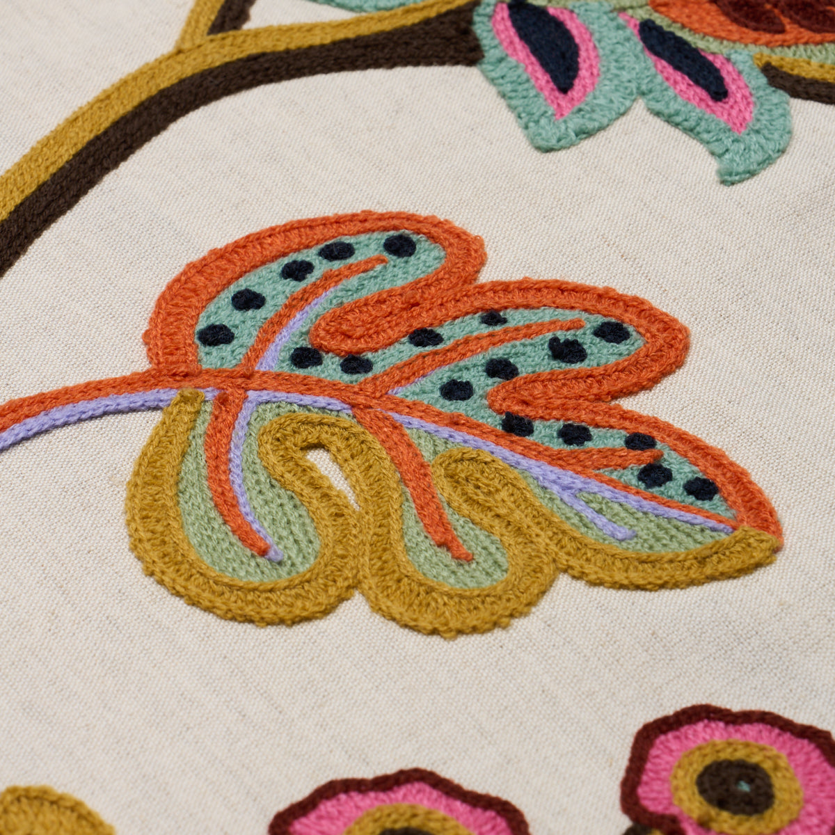 LOULOU-EMBROIDERY-JEWEL-SCHUMACHER-84750