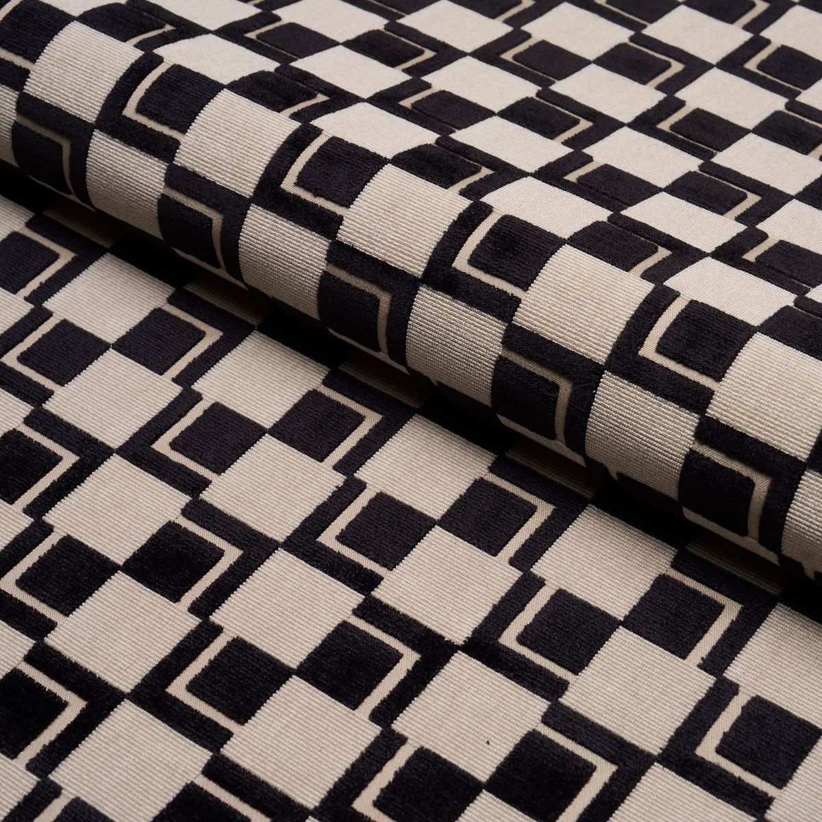 EDISON-VELVET-NOIR-SCHUMACHER-84802