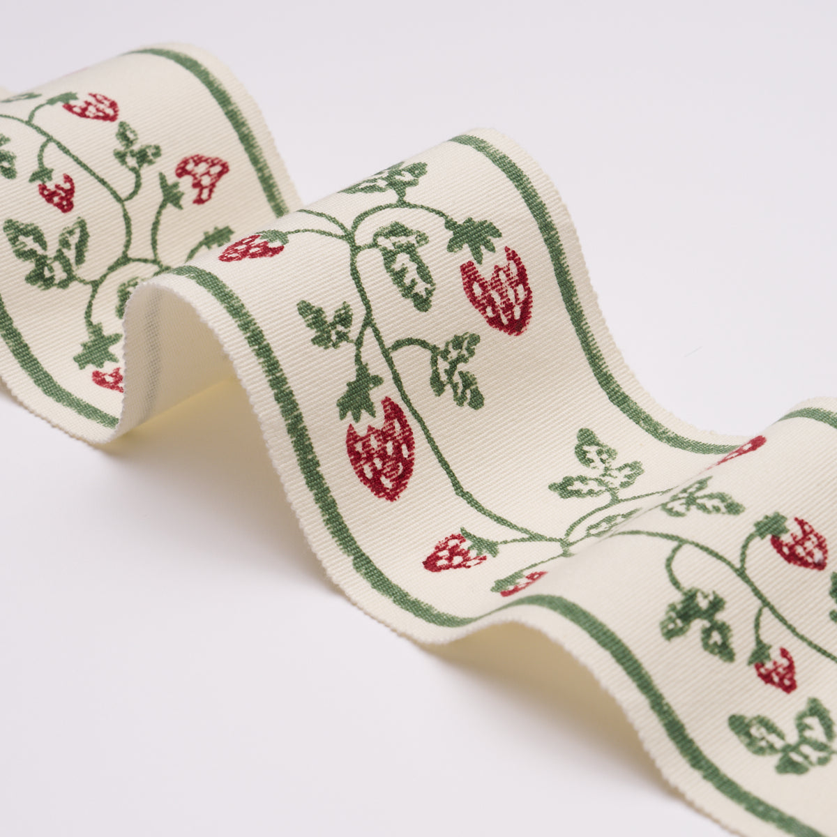 STRAWBERRY-TRAIL-HAND-BLOCK-TRIM-DARK-GREEN-SCHUMACHER-85460