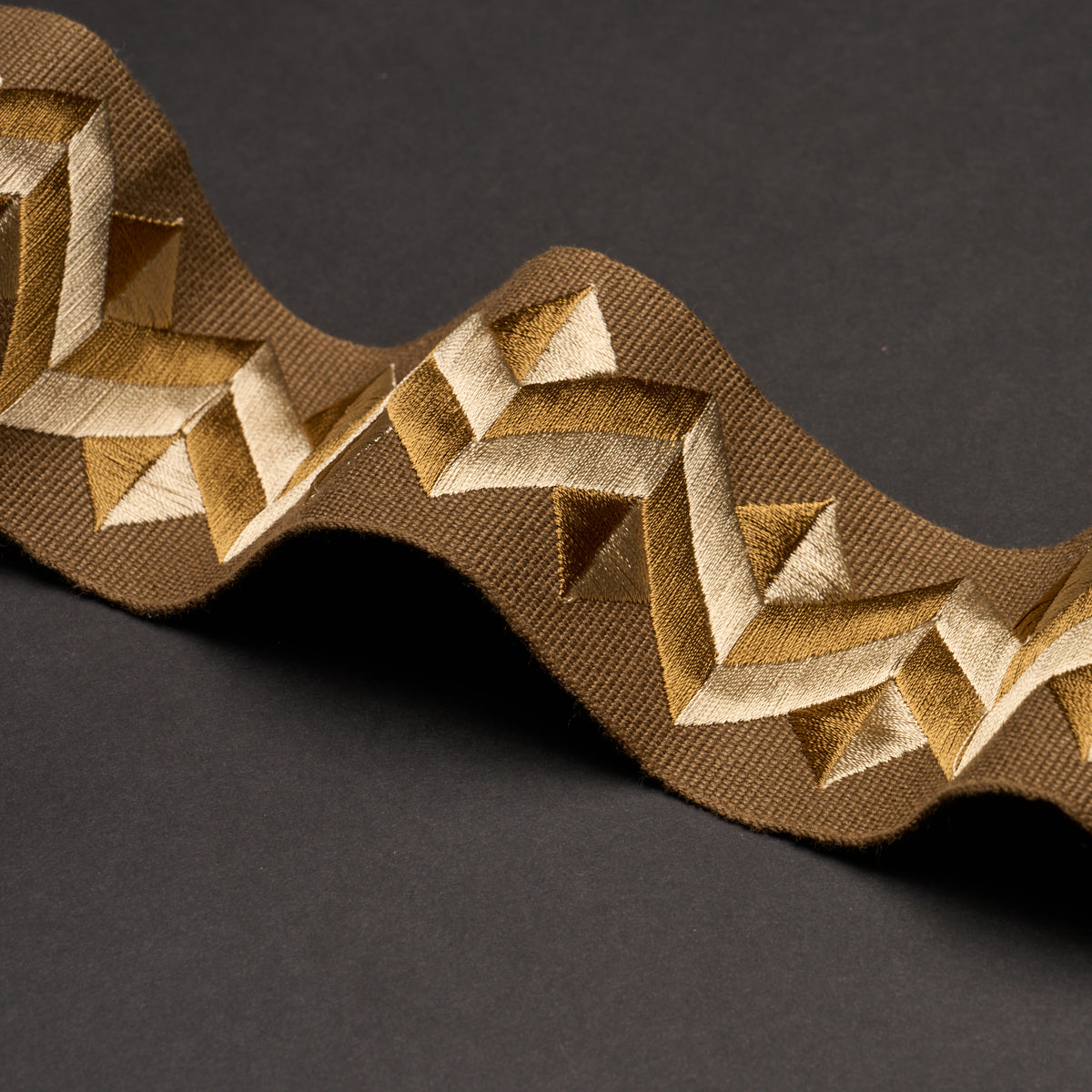 ZIGZAG-MODERNE-TAPE-TIGERS-EYE-SCHUMACHER-85581