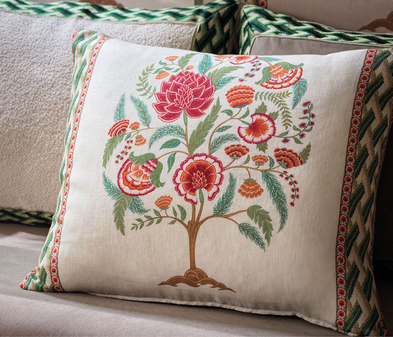 Byzance Taniska Coral - Osborne & Little - F7894-01 Fabric