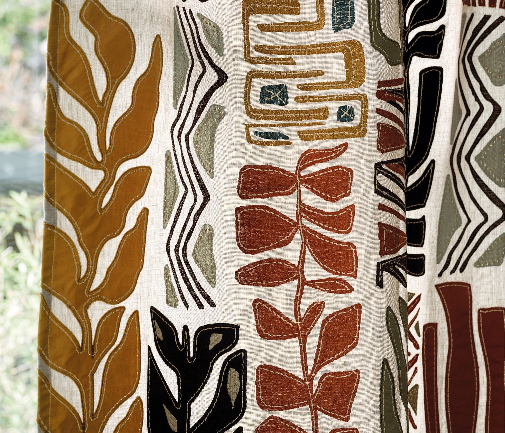 Santa Fe Totem Celadon - Osborne & Little - F7950-03 Fabric