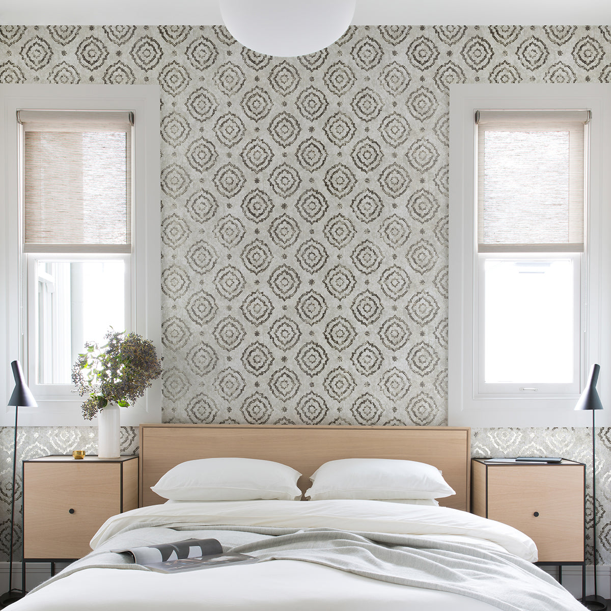 uma-platinum-star-medallion-wallpaper-york-wallcoverings-4019-86424 - York Wallcoverings Papel pintado