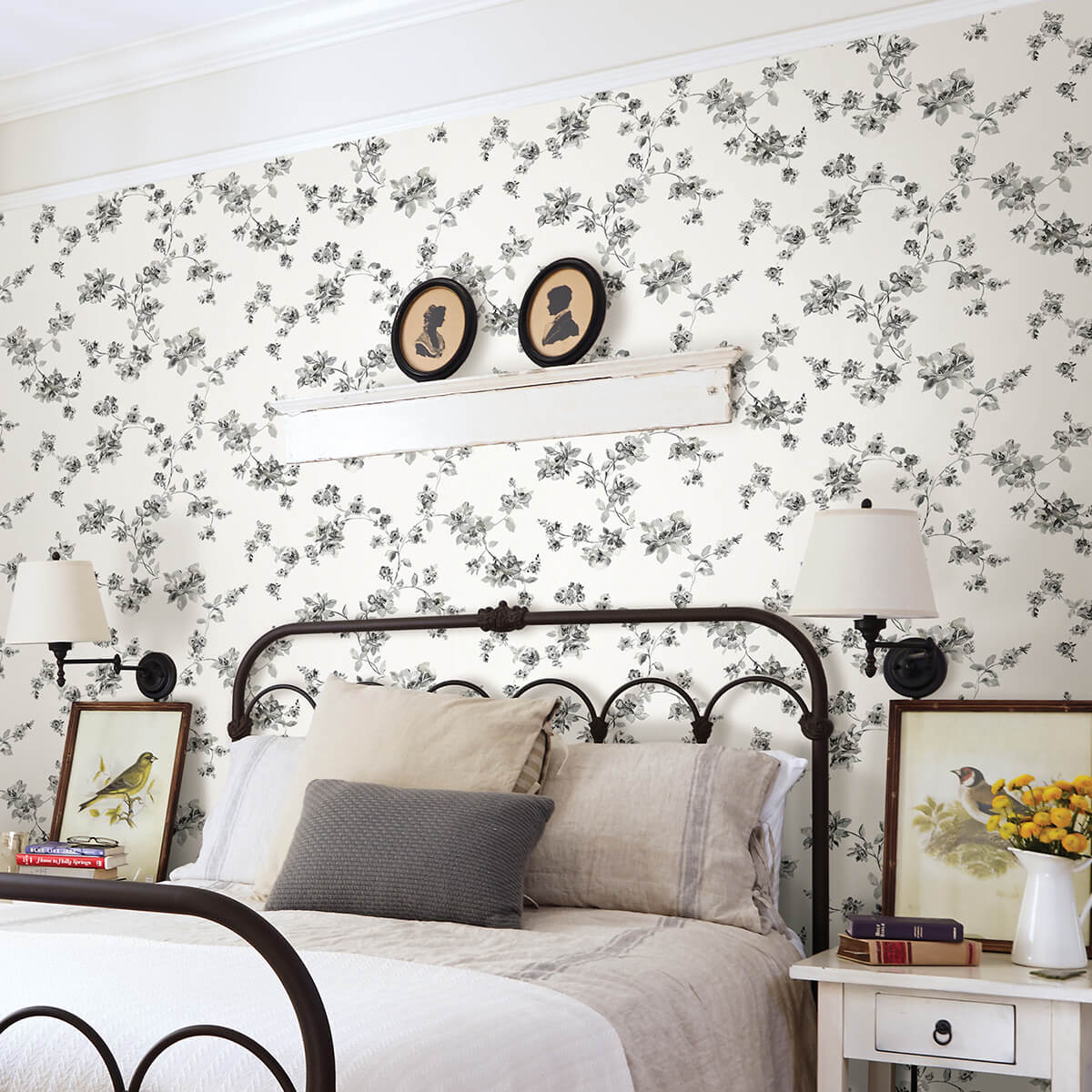 cyrus-charcoal-festive-floral-wallpaper-york-wallcoverings-3123-24482 - York Wallcoverings Papel pintado