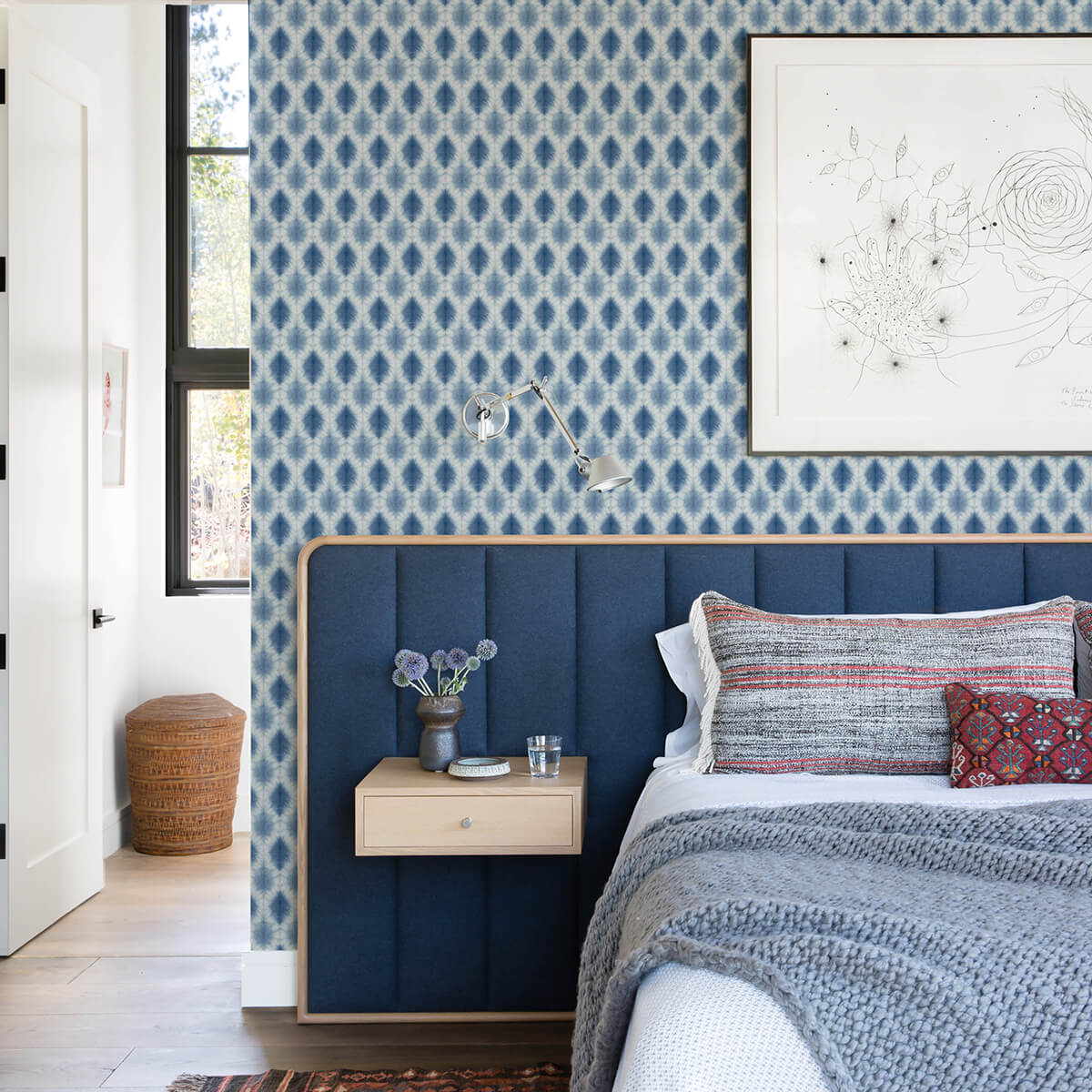 mombi-navy-diamond-shibori-wallpaper-york-wallcoverings-3122-10302 - York Wallcoverings Papel pintado