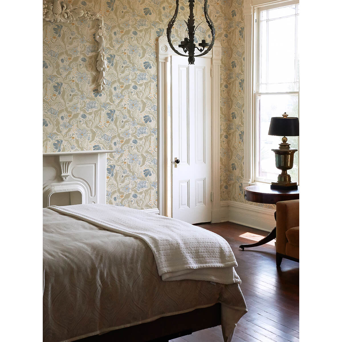 bodri-light-blue-tulip-garden-wallpaper-york-wallcoverings-2932-65115 - York Wallcoverings Papel pintado