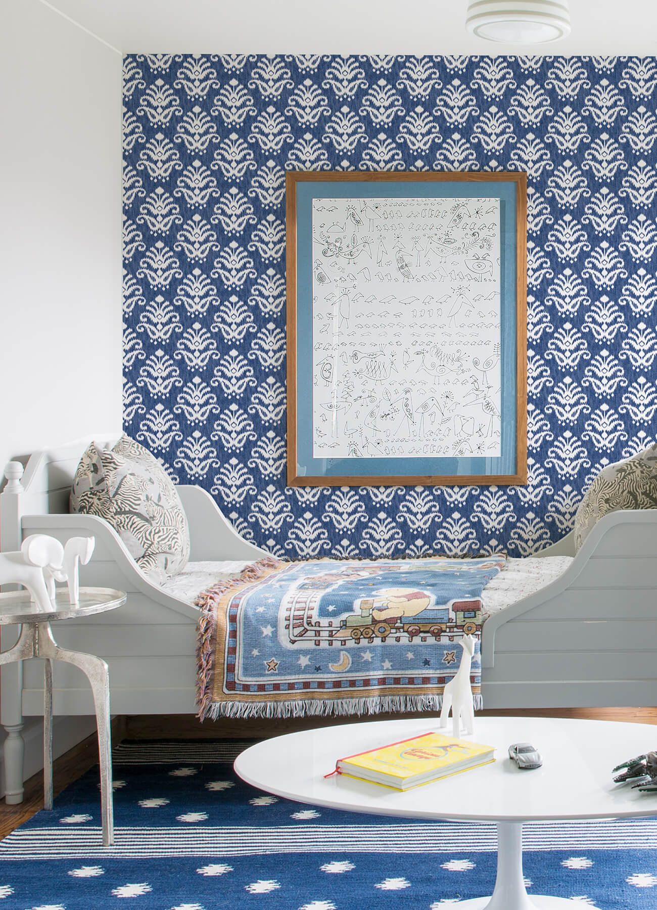 keaton-blue-medallion-wallpaper-york-wallcoverings-4081-26329 - York Wallcoverings Wallpaper