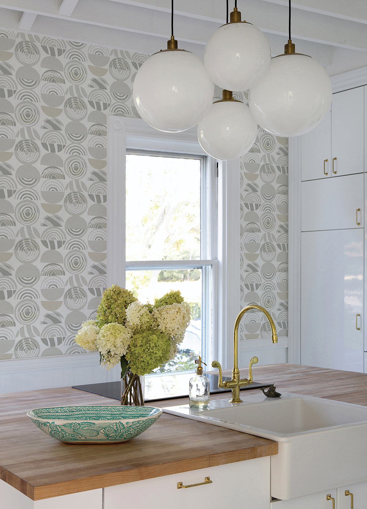 mahe-light-grey-mod-geometric-wallpaper-york-wallcoverings-4014-26444