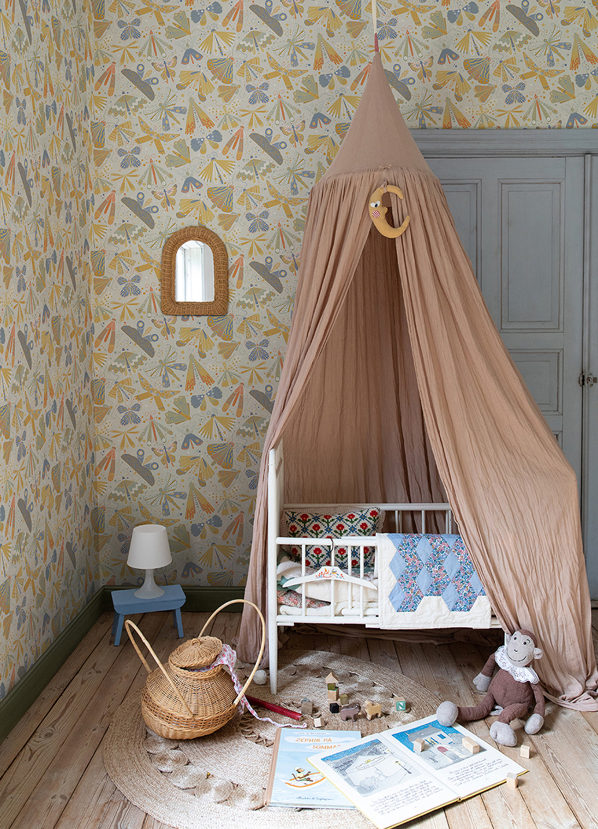 flyga-gold-butterfly-bonanza-wallpaper-york-wallcoverings-4111-63023