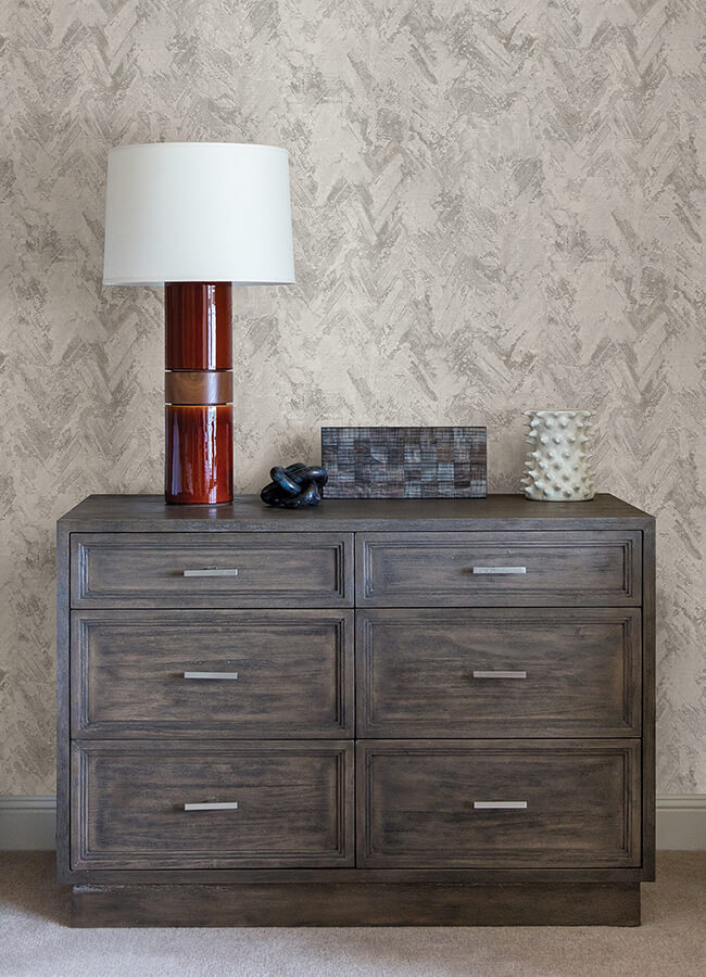 amesemi-light-grey-distressed-herringbone-wallpaper-york-wallcoverings-4105-86610 - York Wallcoverings Papel pintado