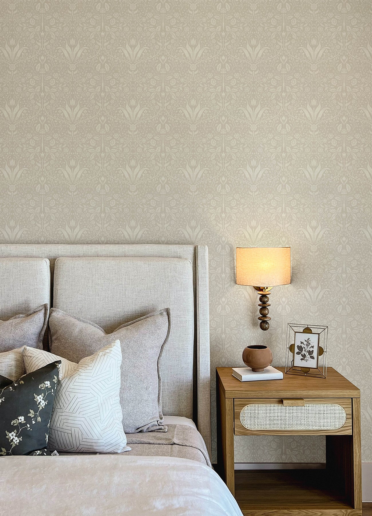 Mara Beige Tulip Ogee Wallpaper - Brewster Wallcovering