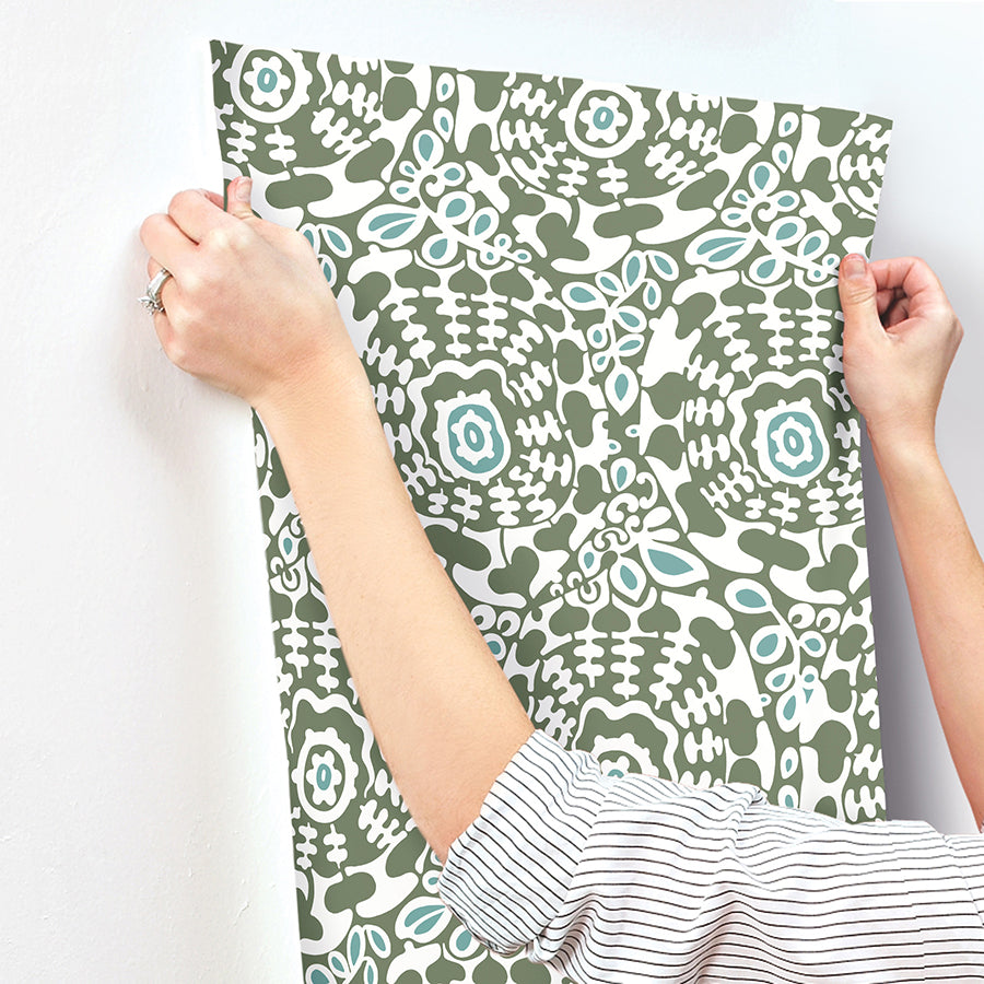 divine-green-abstract-medallion-wallpaper-york-wallcoverings-4122-27040