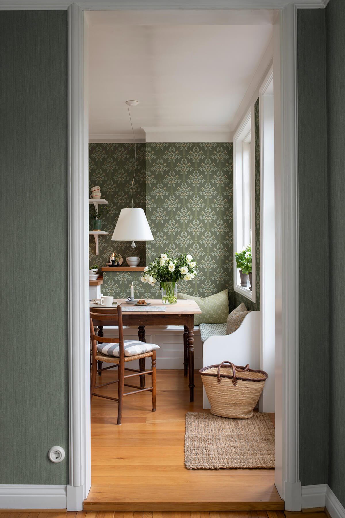 blackberry-grey-vine-trellis-wallpaper-york-wallcoverings-4171-82055 - York Wallcoverings Wallpaper