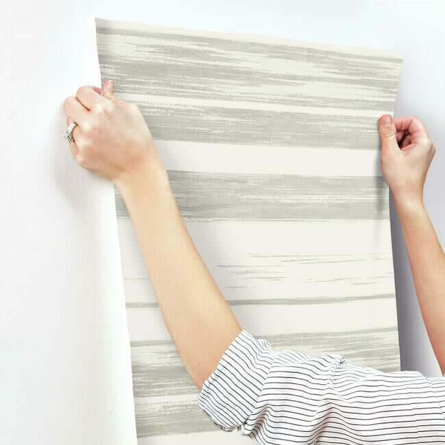 horizontal-dry-brush-white-grey-wallpaper-york-wallcoverings-kt2155 - York Wallcoverings Wallpaper