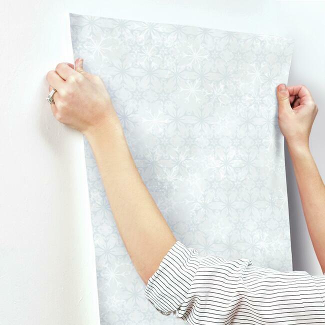 disney-frozen-2-snowflake-wallpaper-white-aqua-york-wallcoverings-di0962
