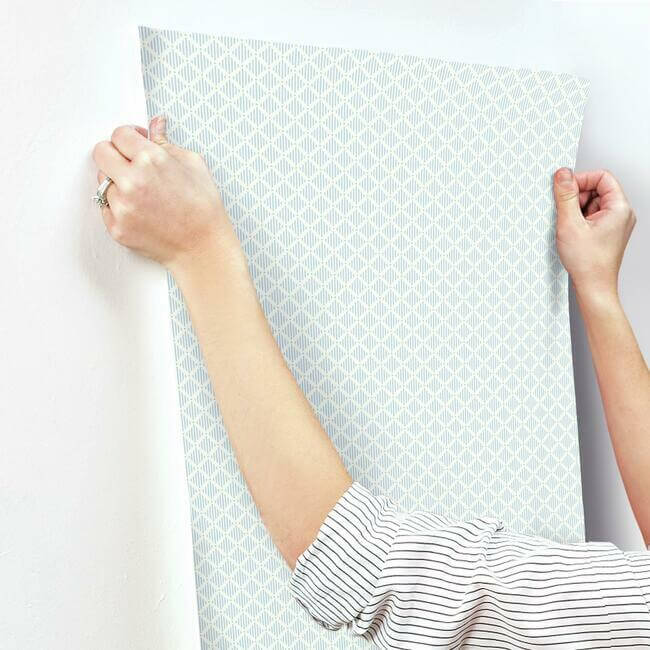 diamond-gate-wallpaper-bluewhite-york-wallcoverings-gr6005 - York Wallcoverings Wallpaper