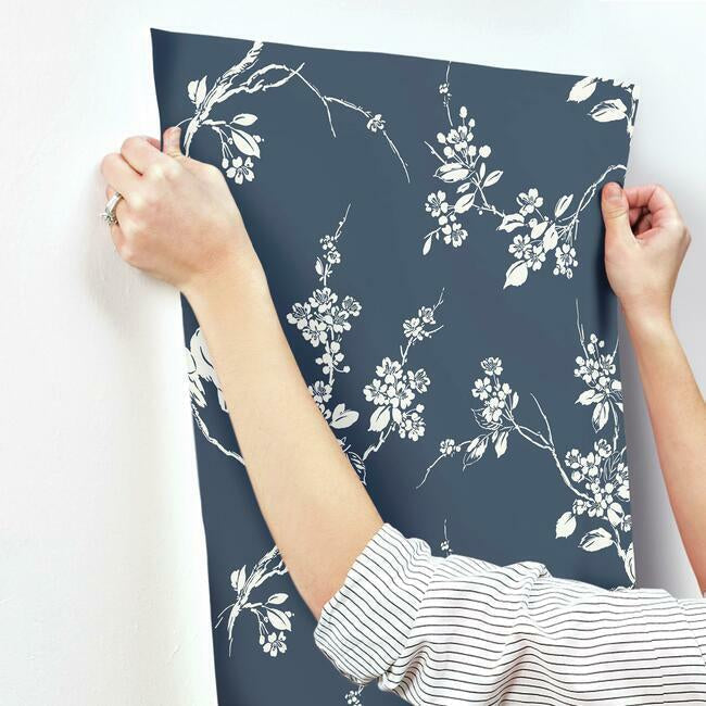 imperial-blossoms-branch-wallpaper-navy-york-wallcoverings-ss2592