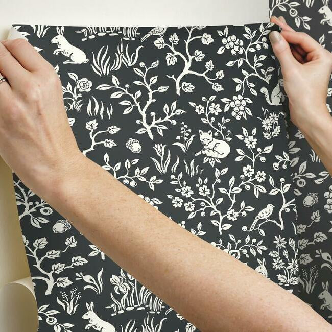 fox-hare-premium-peel-stick-wallpaper-straight-black-york-wallcoverings-psw1164rl