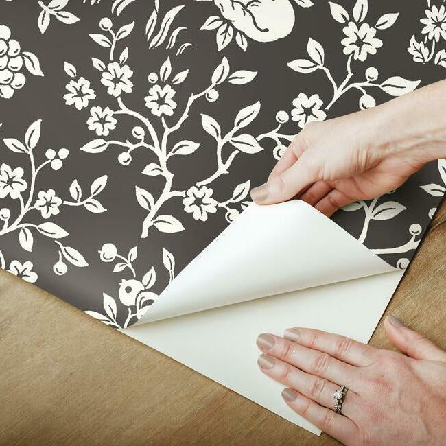 fox-hare-premium-peel-stick-wallpaper-straight-black-york-wallcoverings-psw1164rl