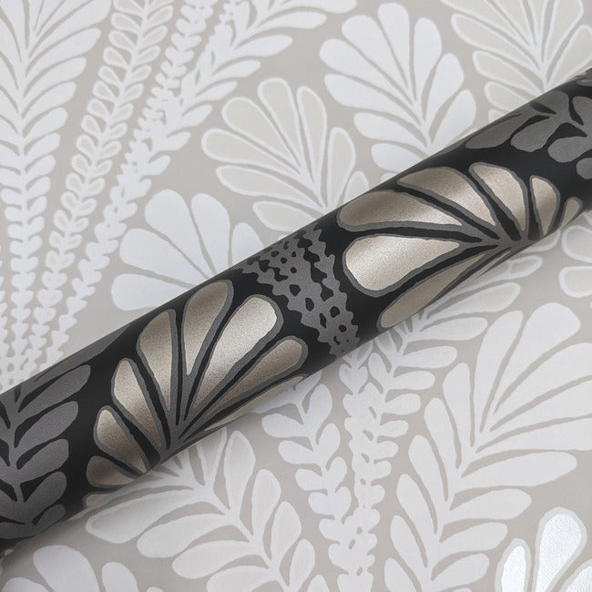shell-damask-wallpaper-black-glint-york-wallcoverings-bw3951