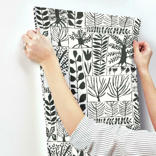 primitive-trees-wallpaper-black-white-york-wallcoverings-bw3862