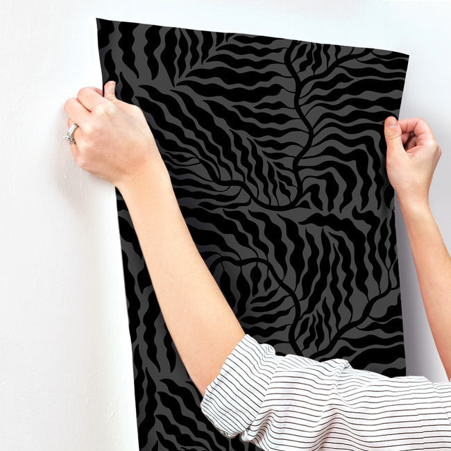 fern-fronds-wallpaper-black-york-wallcoverings-ag2062