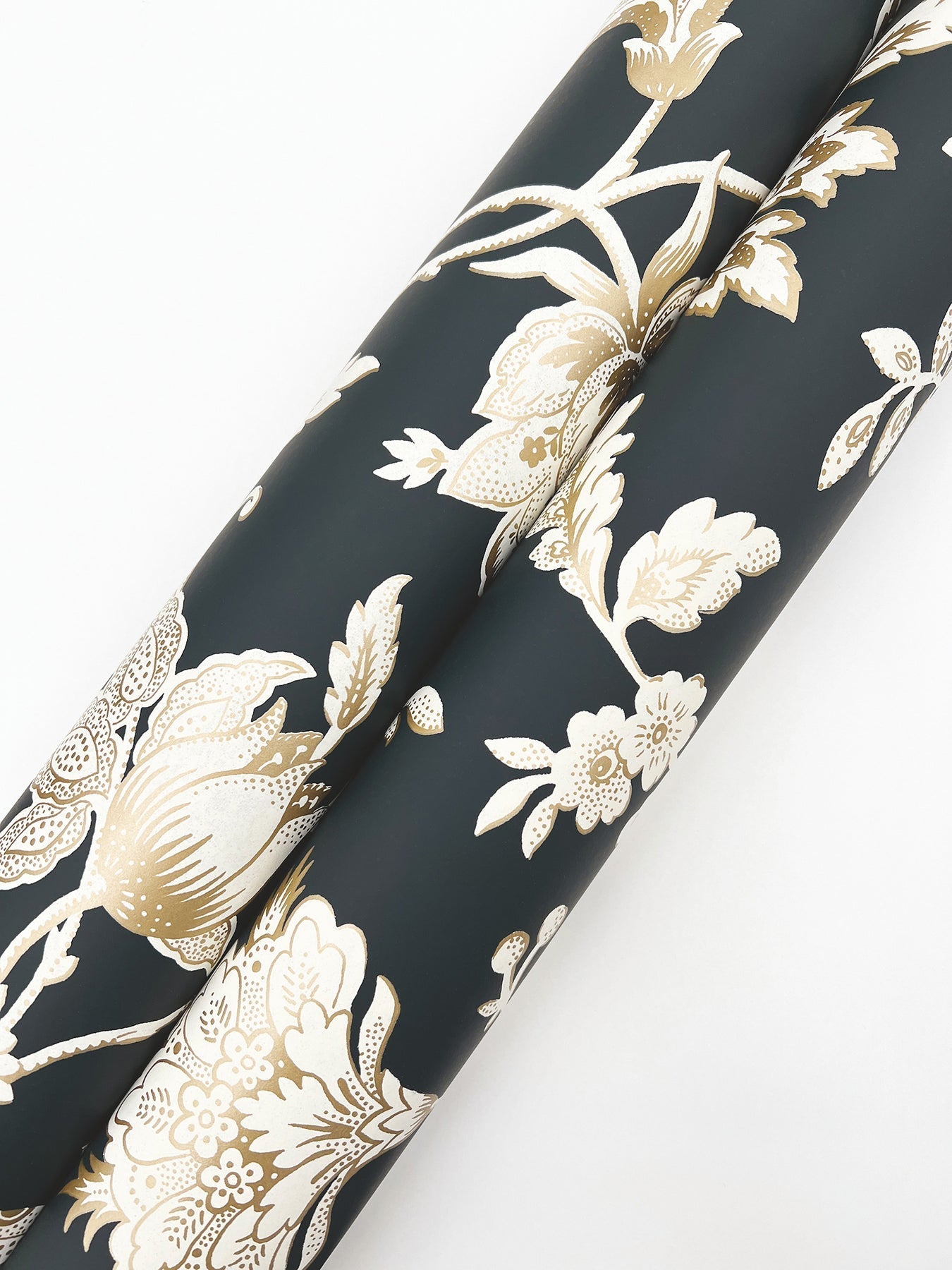 sutton-wallpaper-black-york-wallcoverings-rt7824