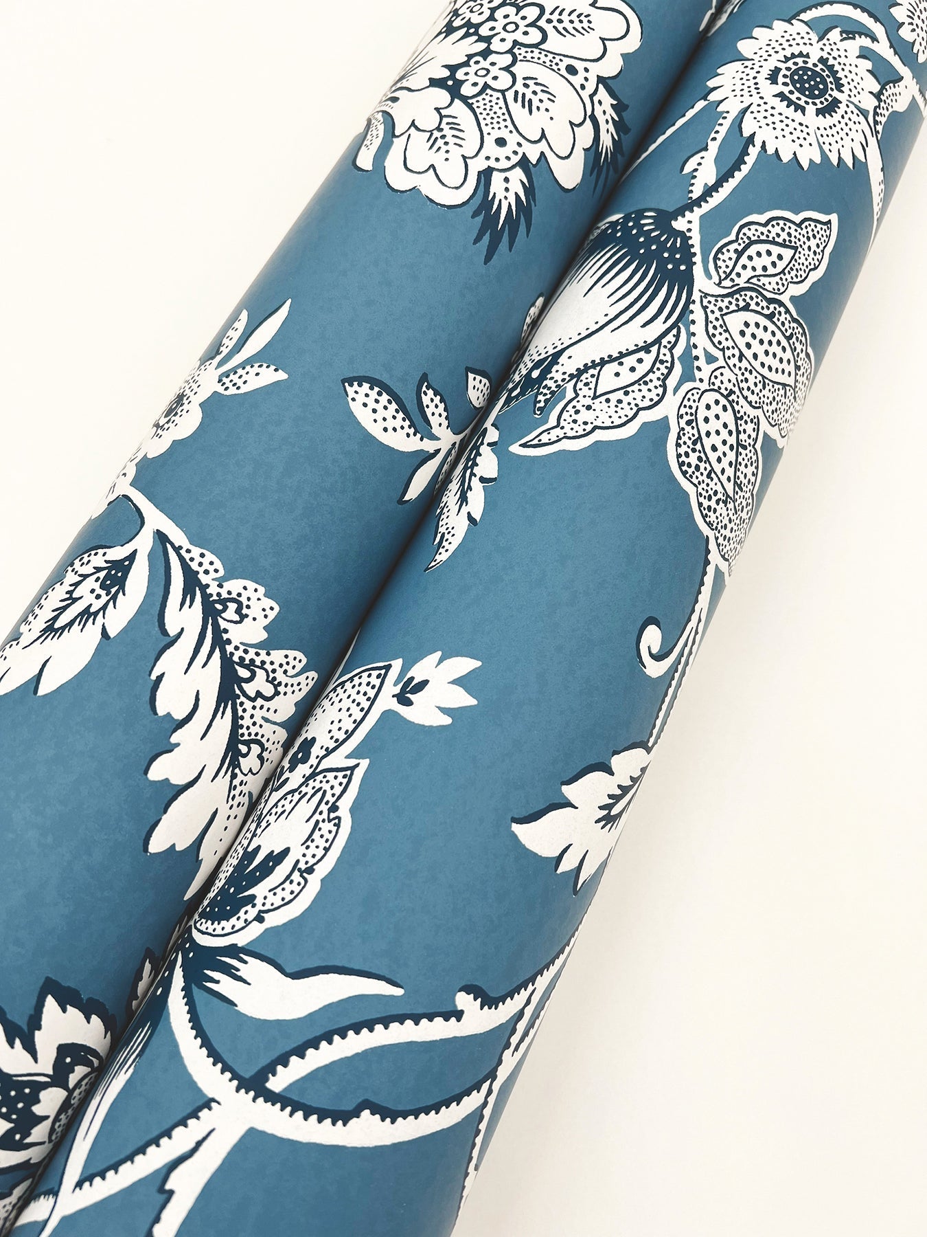 sutton-wallpaper-blue-york-wallcoverings-rt7821