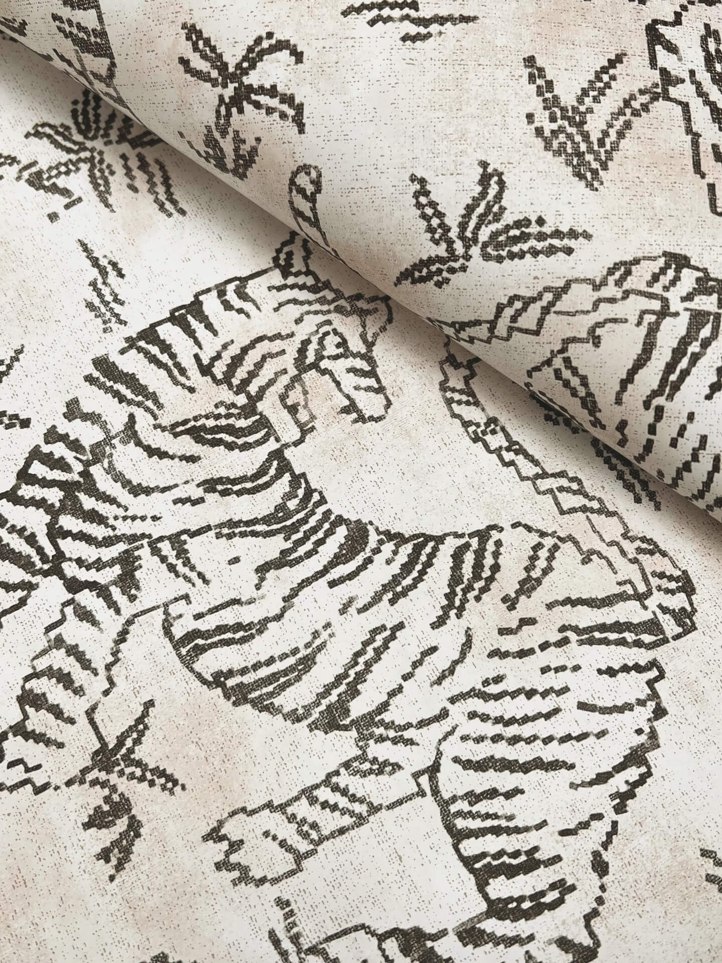 orly-tigers-white-wallpaper-york-wallcoverings-lm5331 - York Wallcoverings Wallpaper