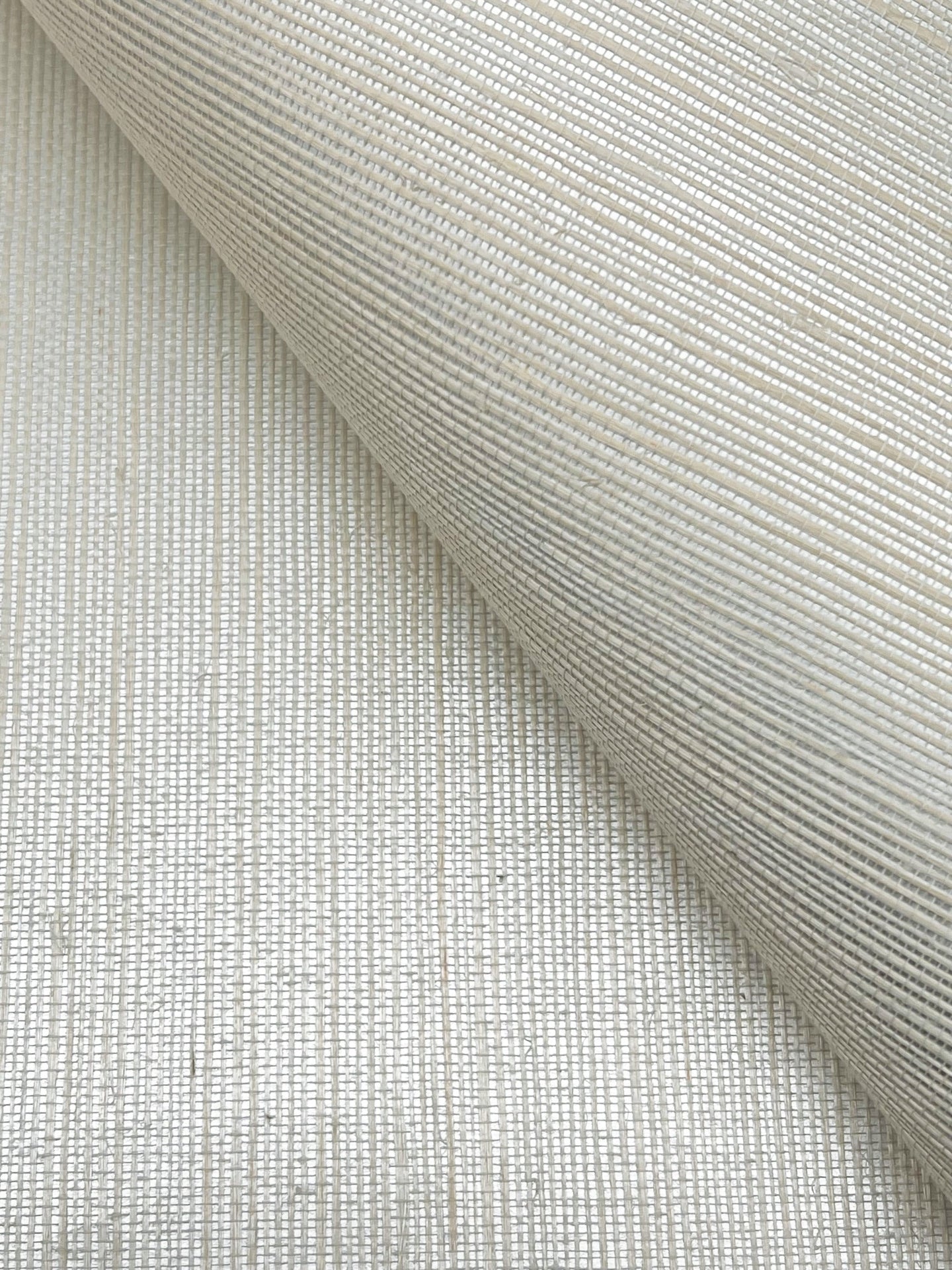 maguey-silver-and-white-sisal-wallpaper-silver-and-white-york-wallcoverings-de8995nw